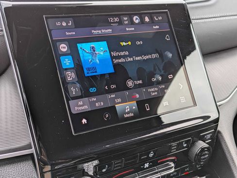 Used 2025 Jeep Grand Cherokee Laredo X w/ Luxury Tech Group I AWD/4WD image 27