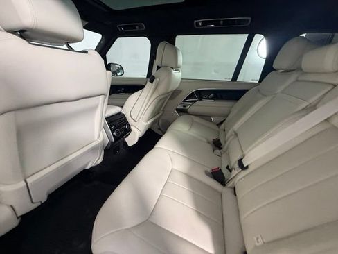 Used 2025 Land Rover Range Rover Long Wheelbase SE AWD/4WD image 31