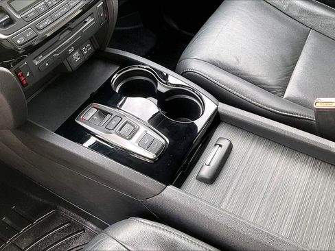 Used 2020 Honda Pilot Touring image 18