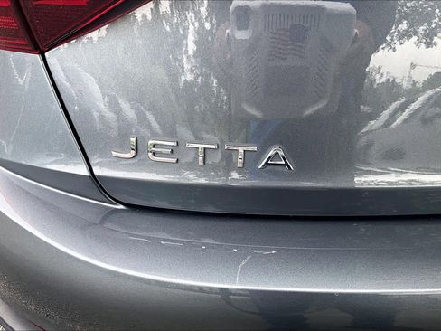 Used 2023 Volkswagen Jetta SE w/ Panoramic Sunroof Package FWD image 10