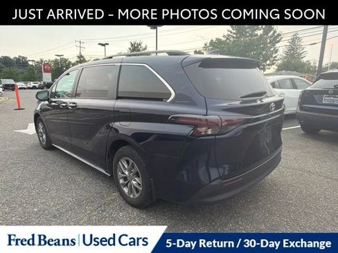 Used 2024 Toyota Sienna XLE w/ XLE Plus Package FWD image 6