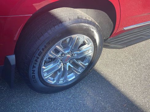 Used 2023 GMC Yukon SLT image 6