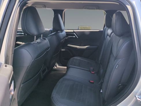 Used 2024 Mitsubishi Outlander SE image 13