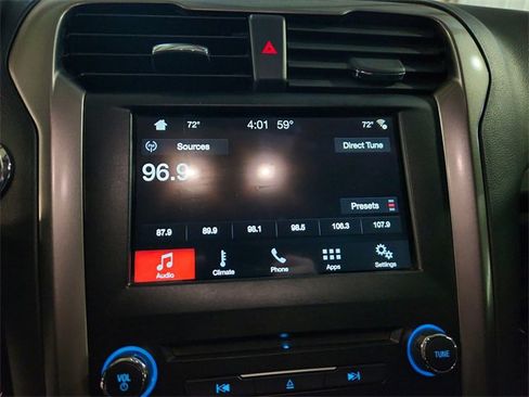 Used 2018 Ford Fusion SE w/ Fusion SE Technology Package image 12