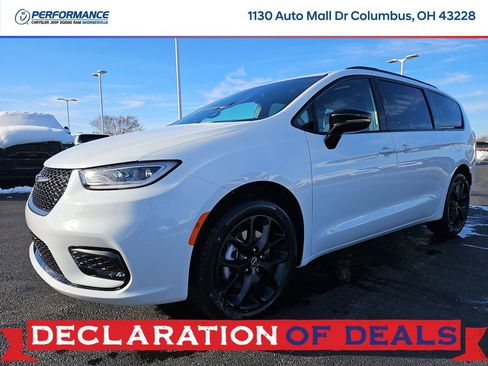 New 2026 Chrysler Pacifica Select image 3