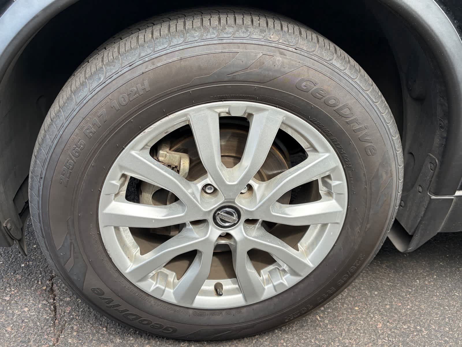 Used 2017 Nissan Rogue SV AWD/4WD image 6