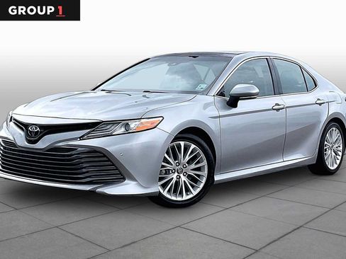 Used 2018 Toyota Camry XLE FWD image 1