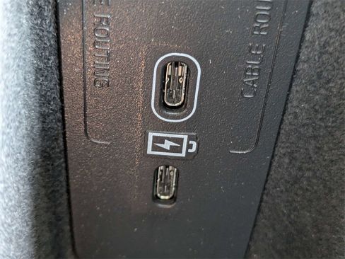 Used 2025 Volvo S90 B6 Plus image 24