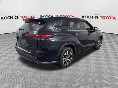 Used 2020 Toyota Highlander XLE AWD/4WD image 8