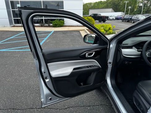 New 2025 Jeep Compass Limited image 16