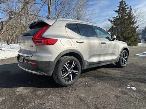 Certified 2025 Volvo XC40 B5 Core image 9