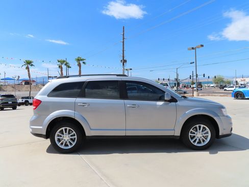 Used 2017 Dodge Journey SXT w/ Comfort/Convenience Group FWD image 9