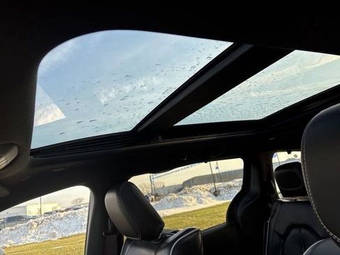 Used 2023 Chrysler Pacifica Limited w/ Uconnect Theater Family Group image 29