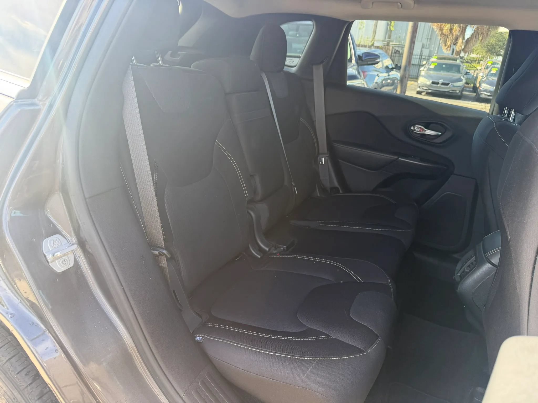 Used 2015 Jeep Cherokee Latitude FWD image 13