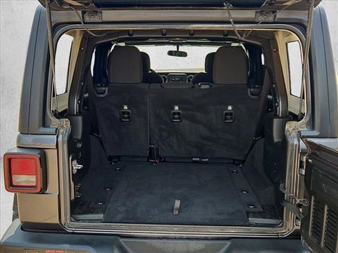 Used 2019 Jeep Wrangler Unlimited Sport S AWD/4WD image 6