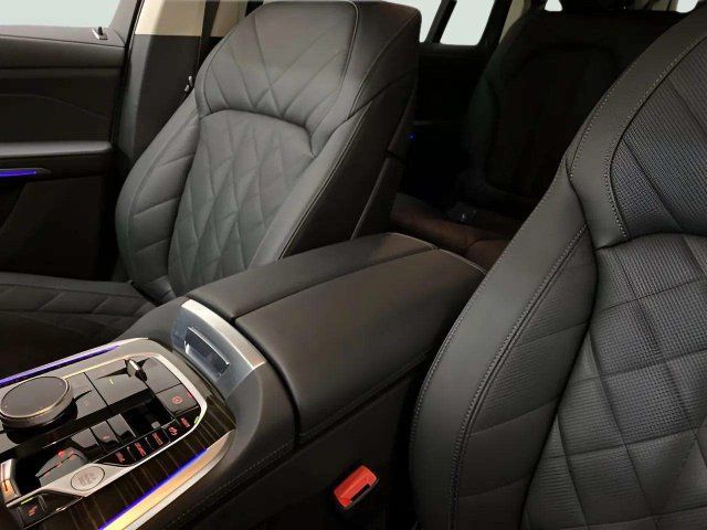Used 2026 BMW X7 xDrive40i w/ Premium Package AWD/4WD image 97