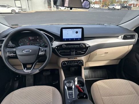 Used 2022 Ford Escape SE w/ SE Sport Appearance Package image 30