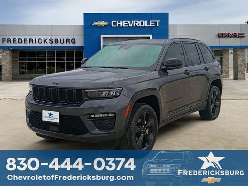 Used 2024 Jeep Grand Cherokee Limited w/ Black Appearance Package AWD/4WD image 1