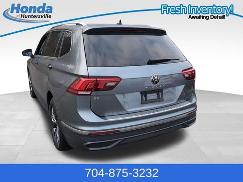 Used 2023 Volkswagen Tiguan SE w/ Panoramic Sunroof Package image 6