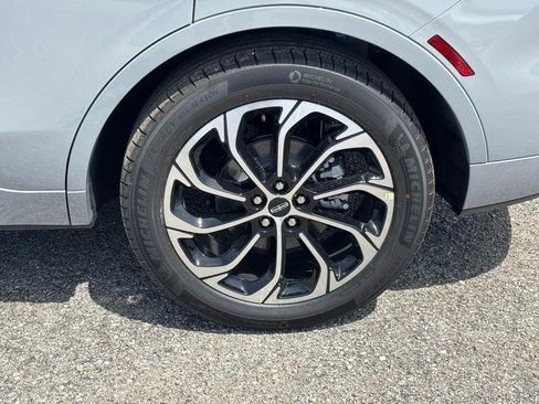 New 2026 Lincoln Nautilus Reserve AWD/4WD image 9