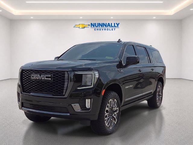 Used 2023 GMC Yukon XL Denali Ultimate AWD/4WD image 1