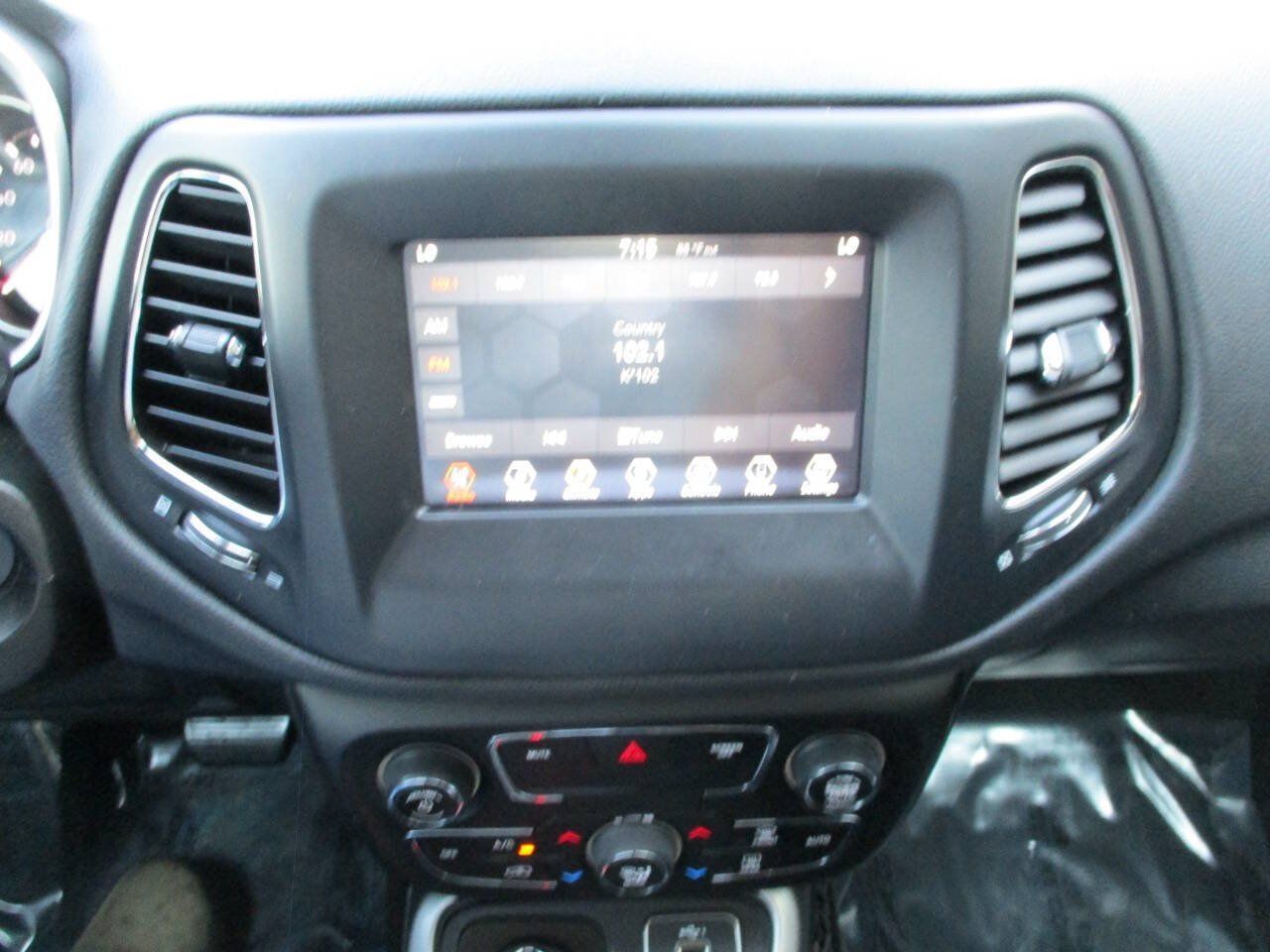 Used 2020 Jeep Compass Latitude w/ Cold Weather Group AWD/4WD image 33