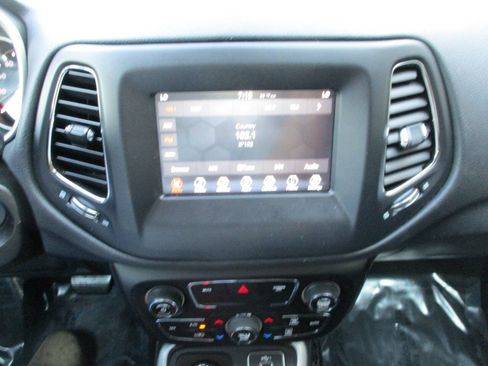 Used 2020 Jeep Compass Latitude w/ Cold Weather Group AWD/4WD image 33