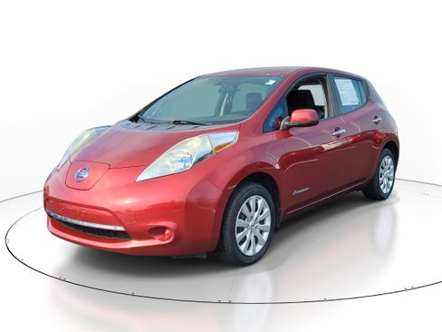 Used 2013 Nissan Leaf S FWD image 2