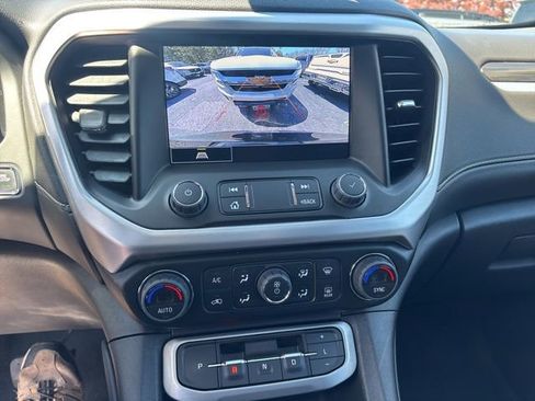 Used 2023 GMC Acadia SLT image 9