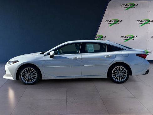 Used 2020 Toyota Avalon Limited image 4