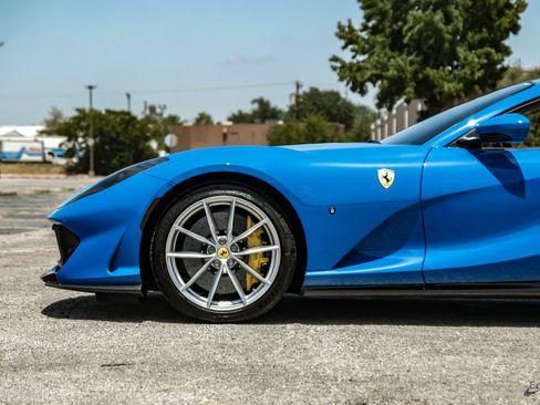 Used 2022 Ferrari 812 GTS RWD image 9