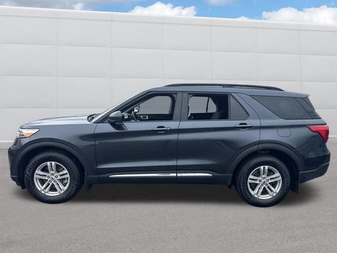 Used 2024 Ford Explorer XLT AWD/4WD image 2