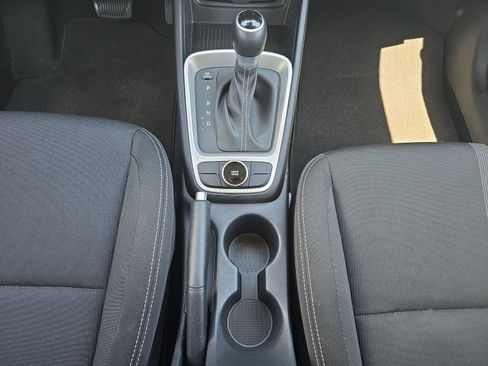 Certified 2025 Hyundai Venue SEL FWD image 19