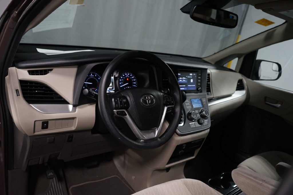 Used 2020 Toyota Sienna LE FWD image 7