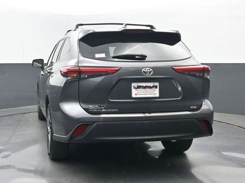 Used 2022 Toyota Highlander XLE FWD image 37