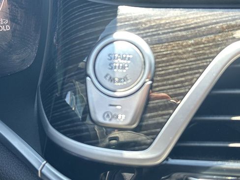 Used 2021 BMW 740i w/ M Sport Package image 21