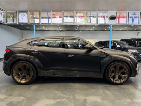 Used 2025 Lamborghini Urus SE AWD/4WD image 5