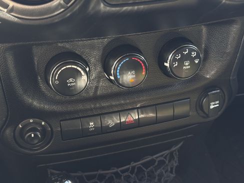 Used 2018 Jeep Wrangler Unlimited Sport S AWD/4WD image 28