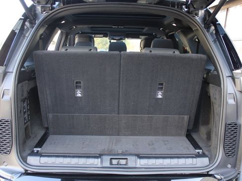 Certified 2025 Land Rover Discovery Dynamic SE image 44