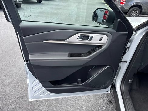 New 2026 Ford Explorer Active w/ Active Comfort Package RWD image 21