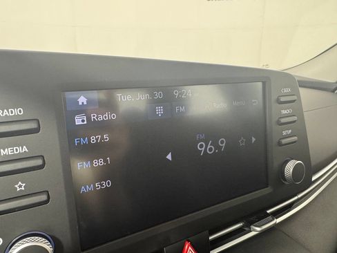 Used 2025 Hyundai Elantra SE FWD image 15