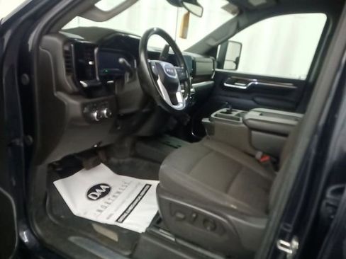 Used 2024 GMC Sierra 2500 SLE AWD/4WD image 2