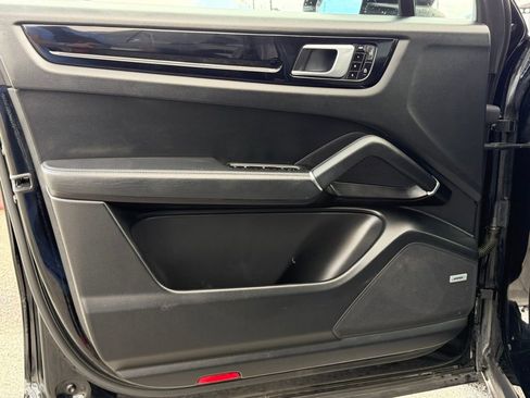 Used 2021 Porsche Cayenne image 17