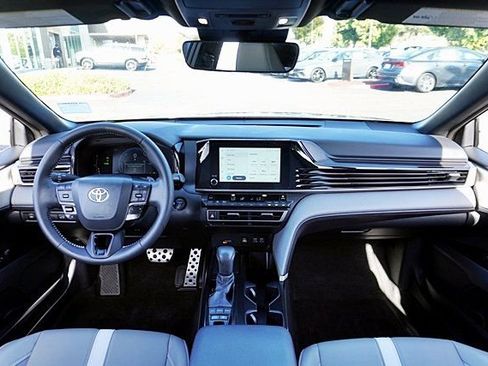 Used 2025 Toyota Camry SE w/ Convenience Package FWD image 18