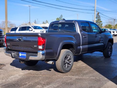 Used 2022 Toyota Tacoma SR5 AWD/4WD image 5