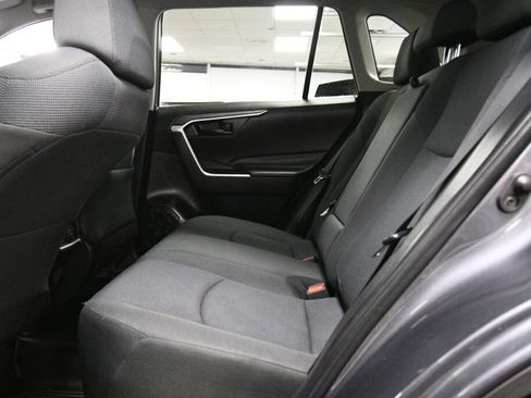Used 2022 Toyota RAV4 LE AWD/4WD image 19