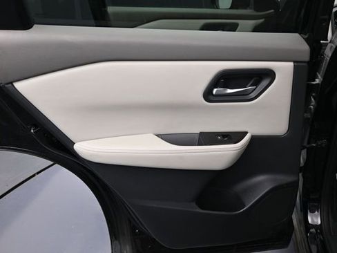 Used 2025 Nissan Rogue SV AWD/4WD image 20