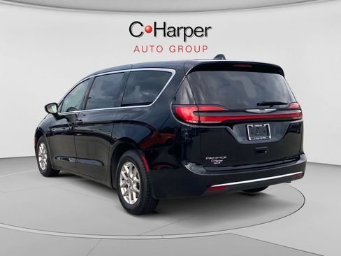 Used 2024 Chrysler Pacifica Touring-L FWD image 5