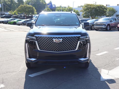 Used 2024 Cadillac Escalade Premium Luxury AWD/4WD image 3