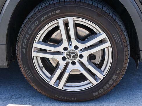 Used 2021 Mercedes-Benz GLB 250 w/ Premium Package image 9